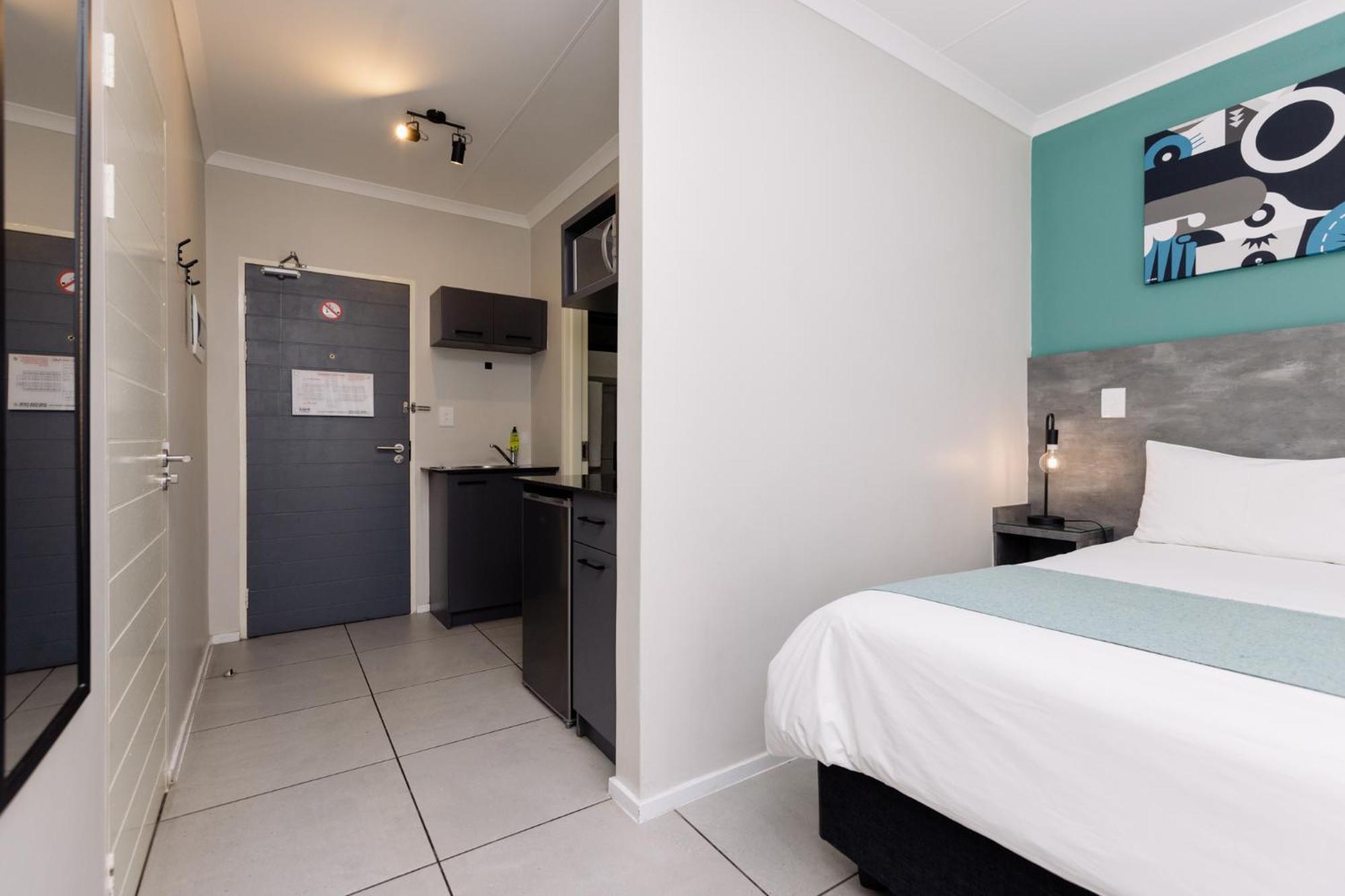 Mint Express Melrose View Apartment Йоханесбург Стая снимка