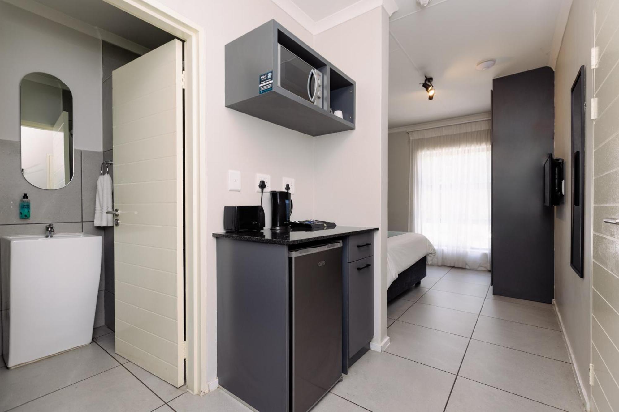 Mint Express Melrose View Apartment Йоханесбург Стая снимка
